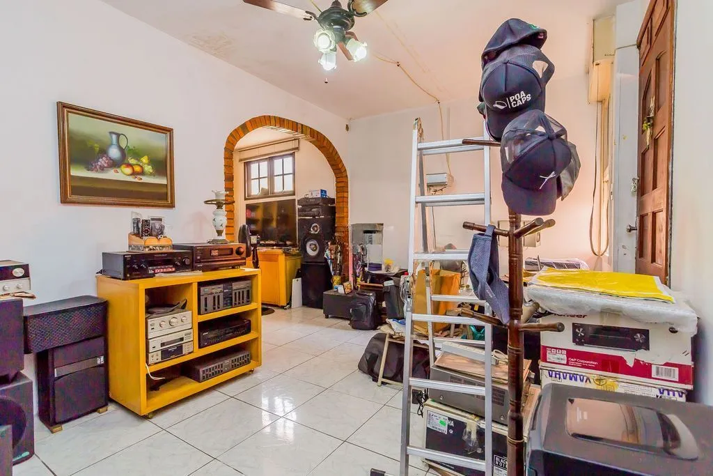Imagem Casa de 6 dormitórios à venda No Bairro Jardim do Salso - Porto Alegre