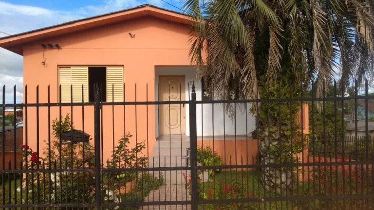 Casa para Venda em Santa Maria / RS no bairro Camobi - em Rua Equador