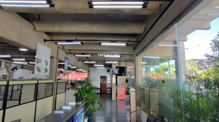 Imagem Oportunidade única: Galpão comercial à venda em Taboão da Serra-SP, Jardim Monte Alegre, com 100 vagas de garagem e 3.508,00 m² de área.