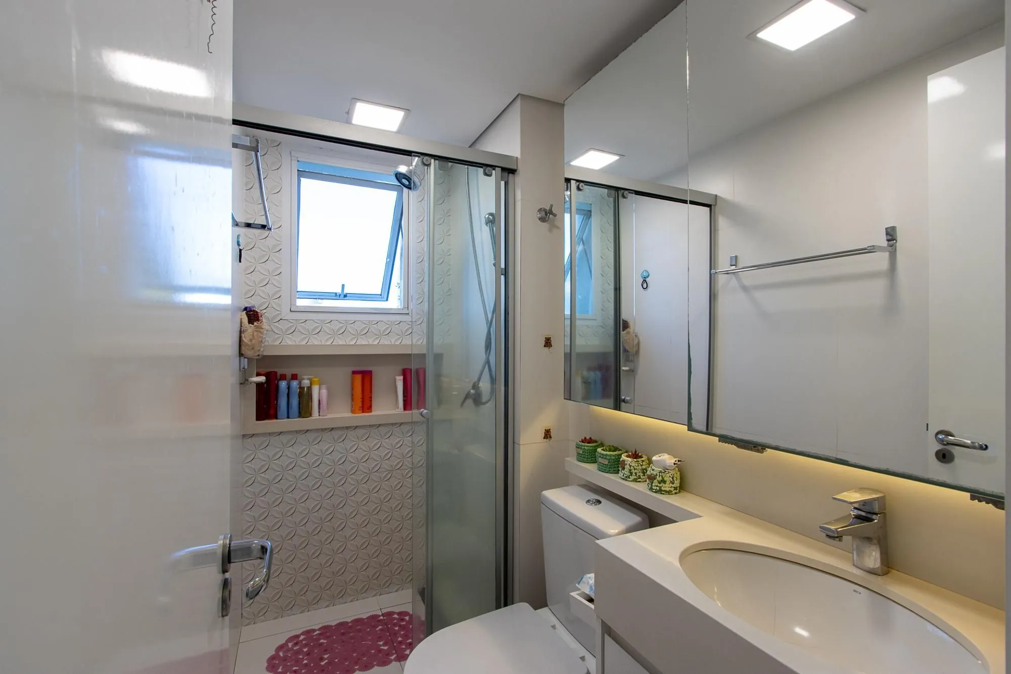 Imagem Apartamento com 2 dormitórios no bairro Cavalhada