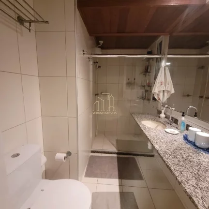 Imagem Excelente casa duplex em condomínio fechado com três suítes e área gourmet a venda em Stella Maris Salvador
