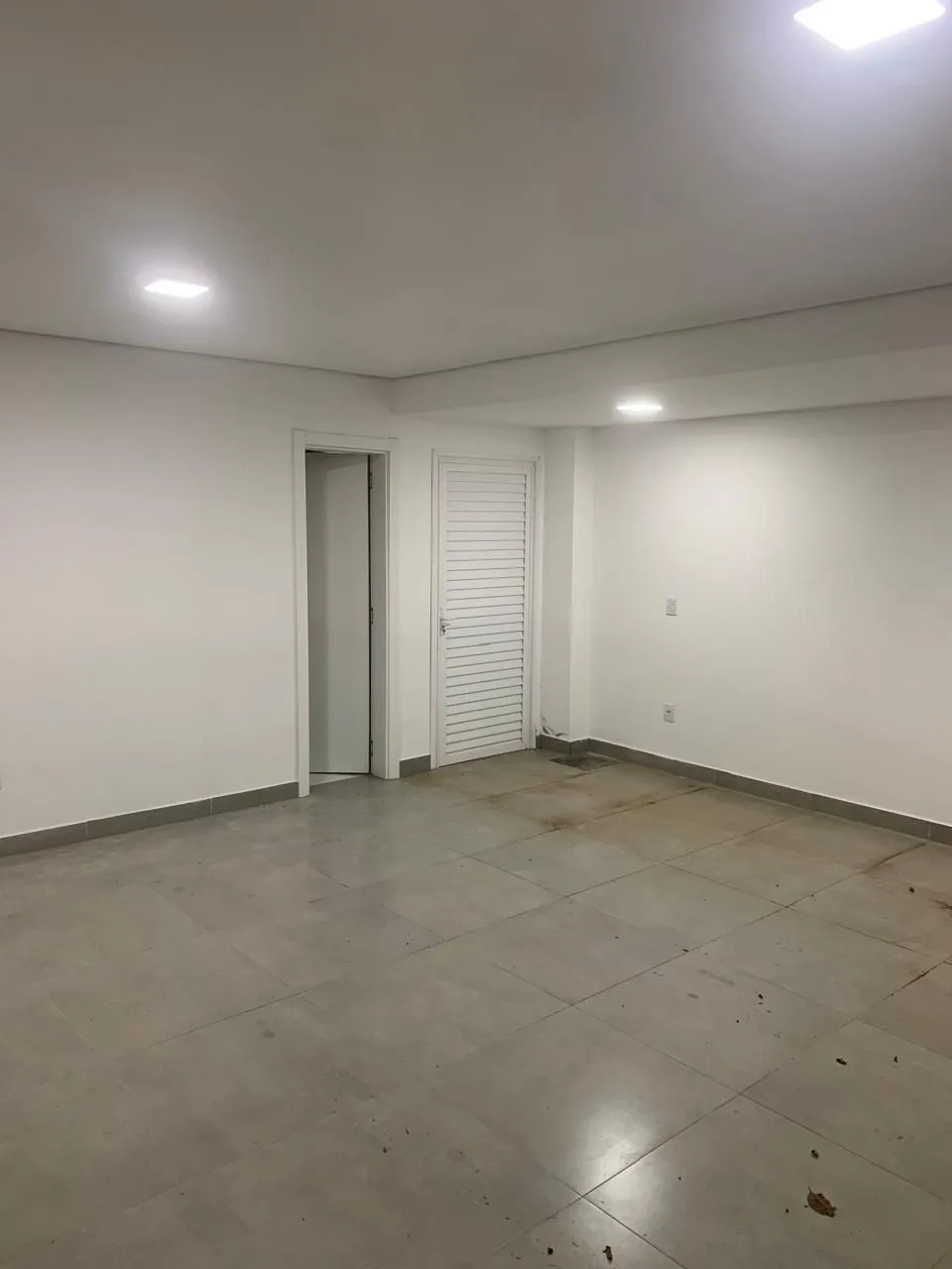 Imagem Casa com 3 dormitórios e suíte à Venda no Bairro Medianeira - Porto Alegre/RS