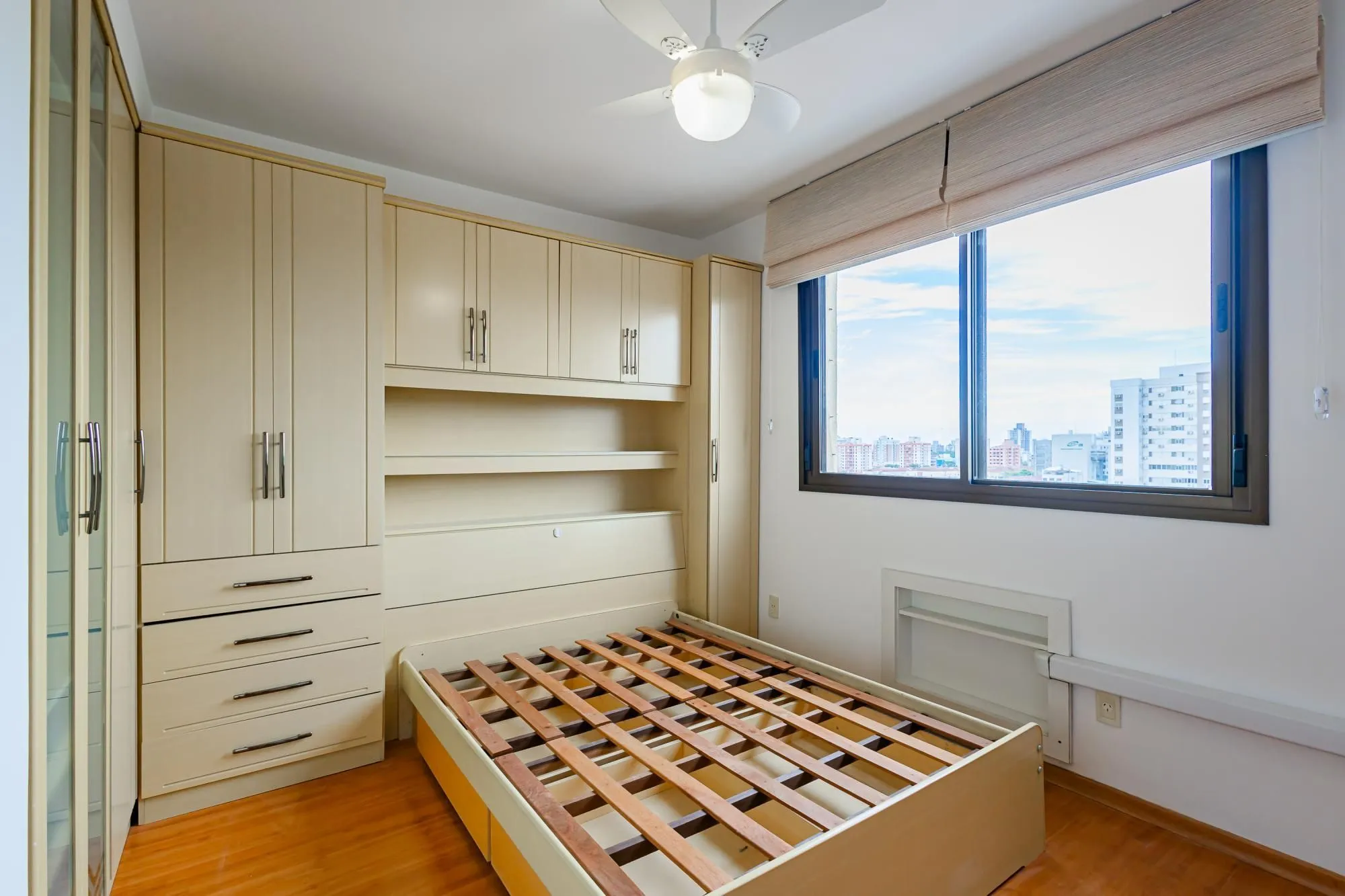 Imagem Colinas Garden Apartamento de 2 Dormitórios com Suíte e 2 Vagas no Bairro Passo d'Areia
