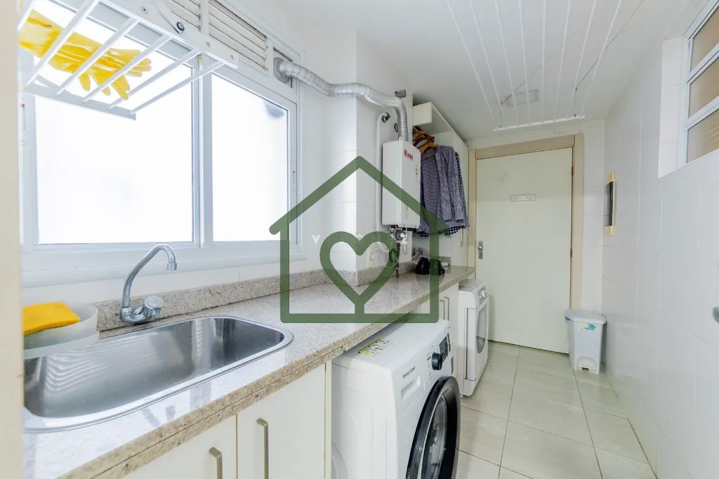 Imagem Apartamento com 3 dormitórios sendo uma suíte máster com closet, living espaçoso, sacada integra...