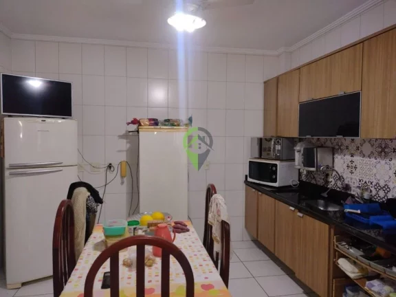 Imagem Casa com 3 quartos, sendo 1 suíte, à venda no Marapé, em Santos - SP