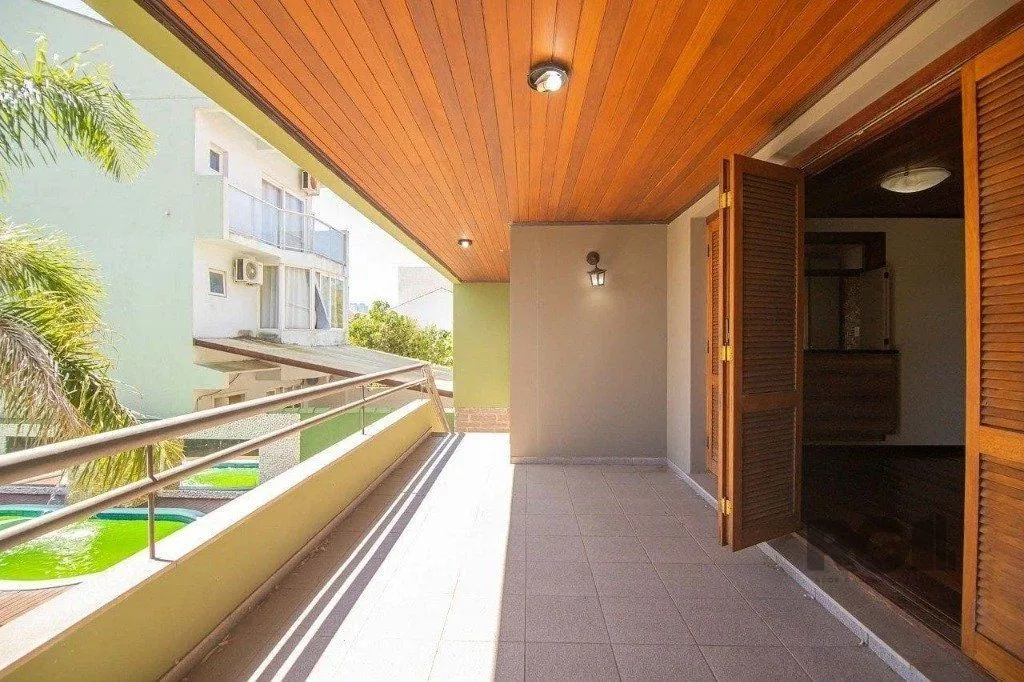 Imagem Casa para Venda - 443m², 3 dormitórios, 4 vagas - Alto Petrópolis