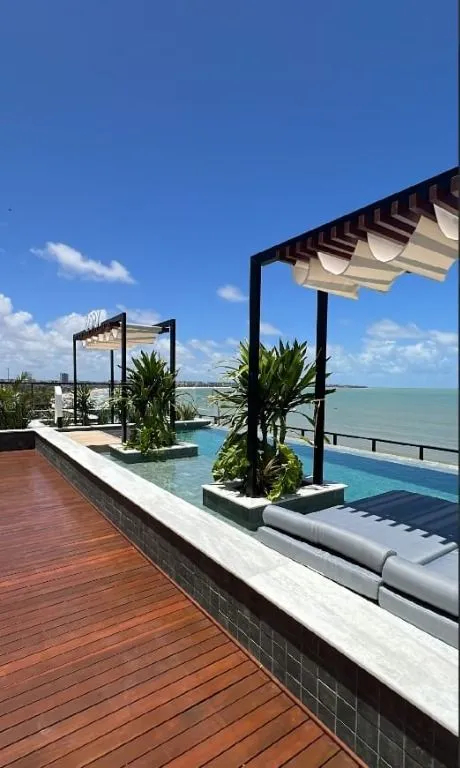 Imagem Alto Padrão com Piscina Infinita e Potencial para Airbnb - Viva ou Invista com Inteligência