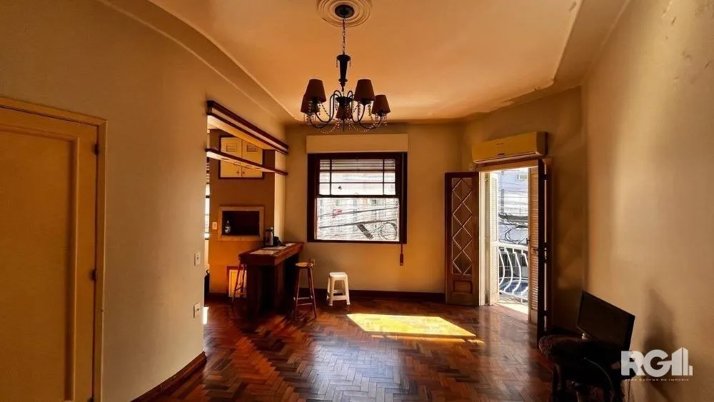 Imagem CASA A VENDA, AMPLA NA COMENDADOR BATISTA!