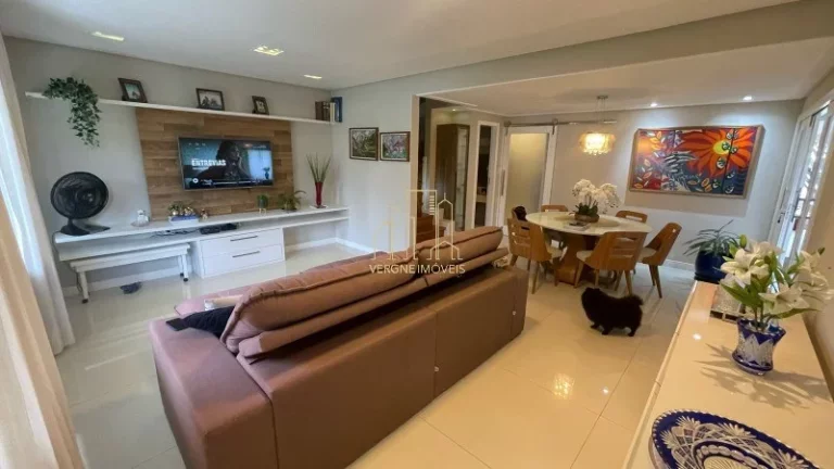 Imagem Excelente casa em condomínio fechado com três suítes e espaço gourmet a venda na Praia do Flamengo