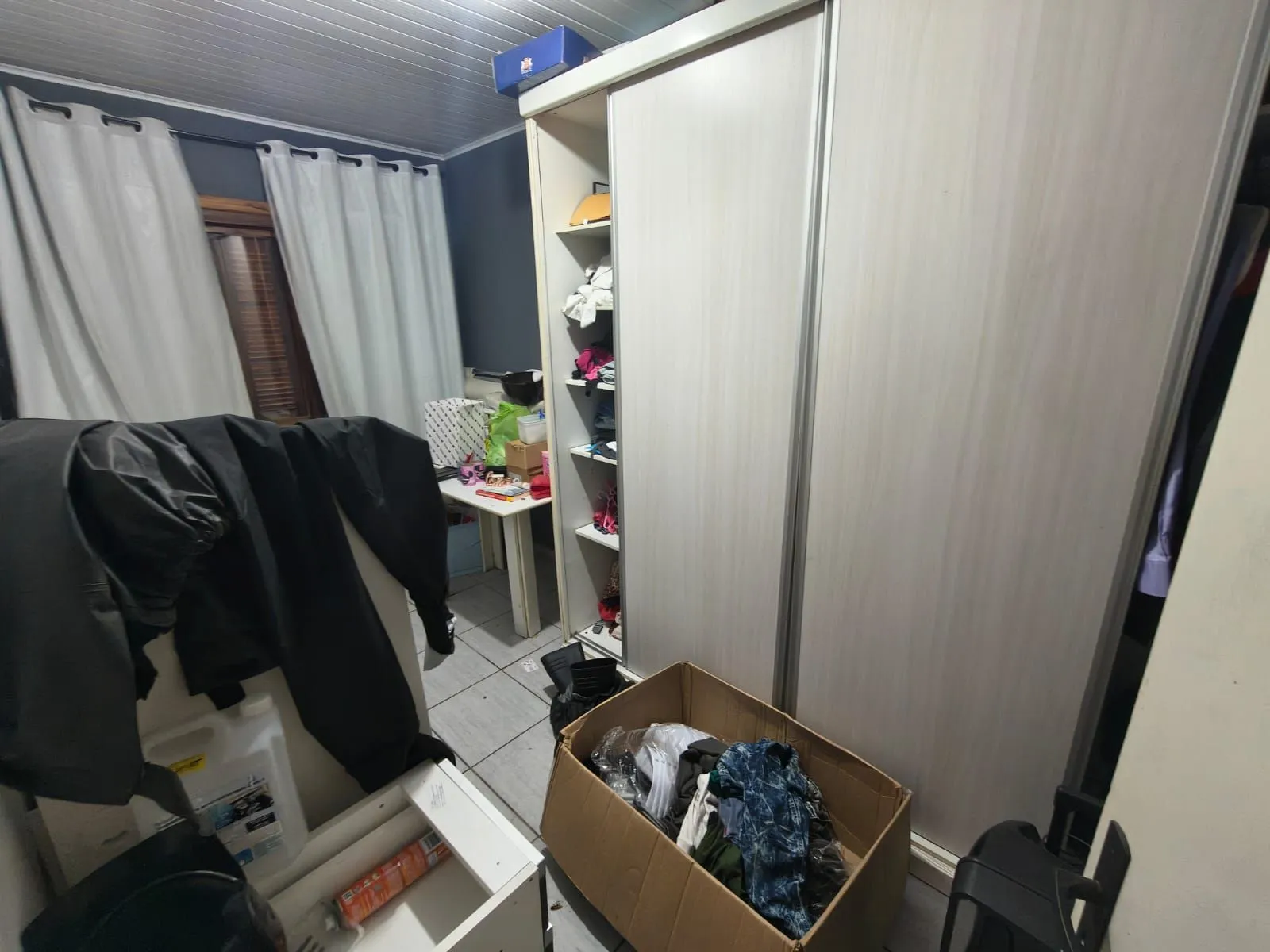 Imagem Casa a venda 3 dormitórios - Restinga - Porto Alegre