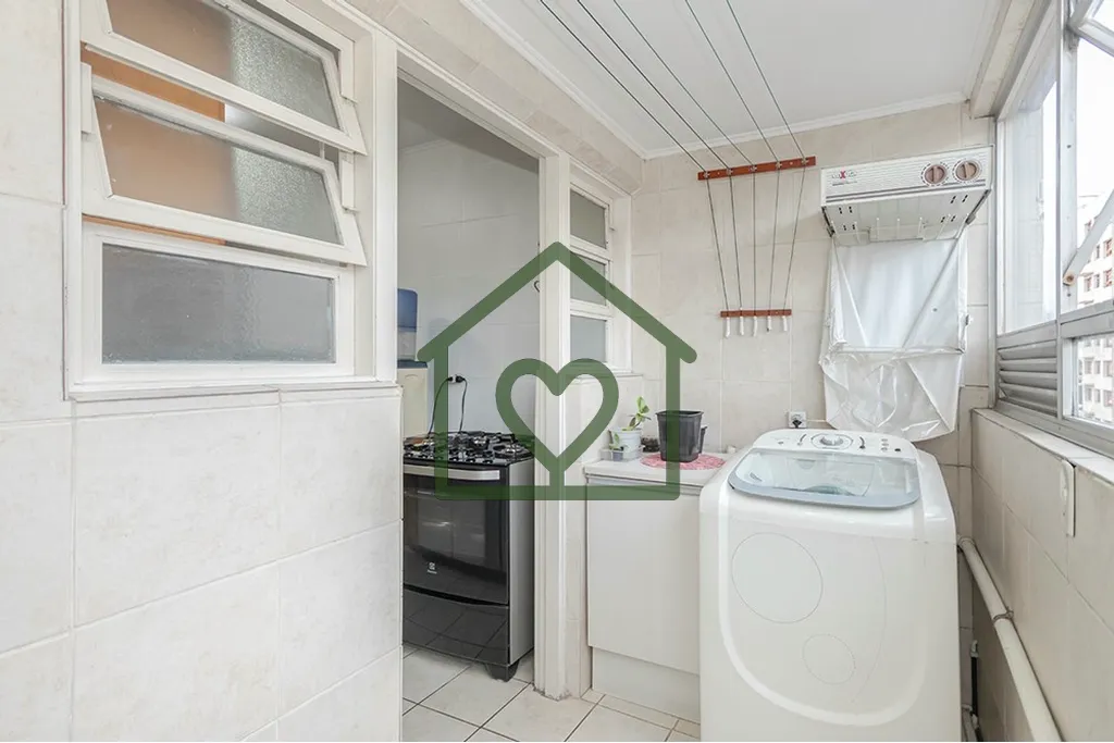 Imagem Descubra o seu novo lar em Porto Alegre! Este excelente apartamento de 130 metros quadrados, localiz...