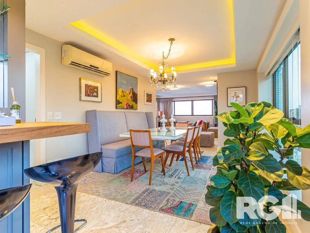 Imagem Apartamento semimobiliado, 167 m², 3 suítes e 3 vagas de garagem no bairro Bela Vista.