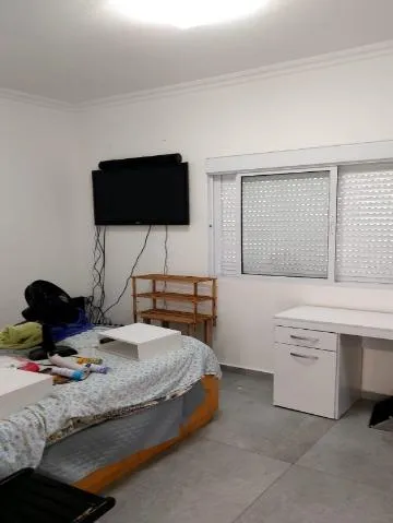 Imagem VENDA DE SOBRADO NO CONDOMÍNIO ARUJAZINHO IV, EM ARUJÁ/SP, 200m² com 5 suítes, ambientes claros, churrasqueira e vista privilegiada. CONSULTE-NOS