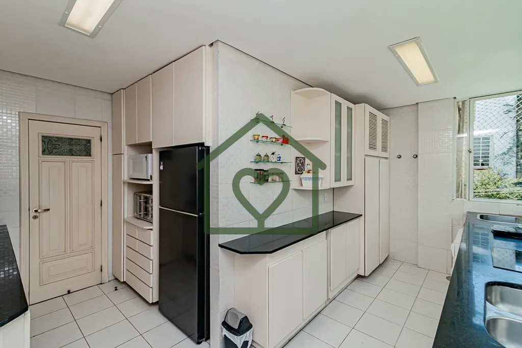 Imagem Excelente apartamento semi-mobiliado à venda na Rua Silva Jardim, no bairro Mont Serrat, em Porto A...