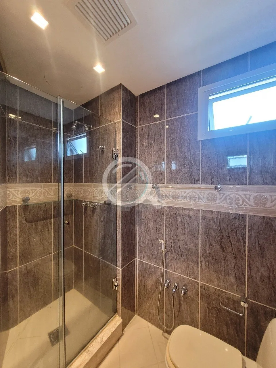 Imagem Apartamento semimobiliado de 75 m², 2 dormitórios sendo 1 suíte e 2 vagas de garagem no bairro Pe...