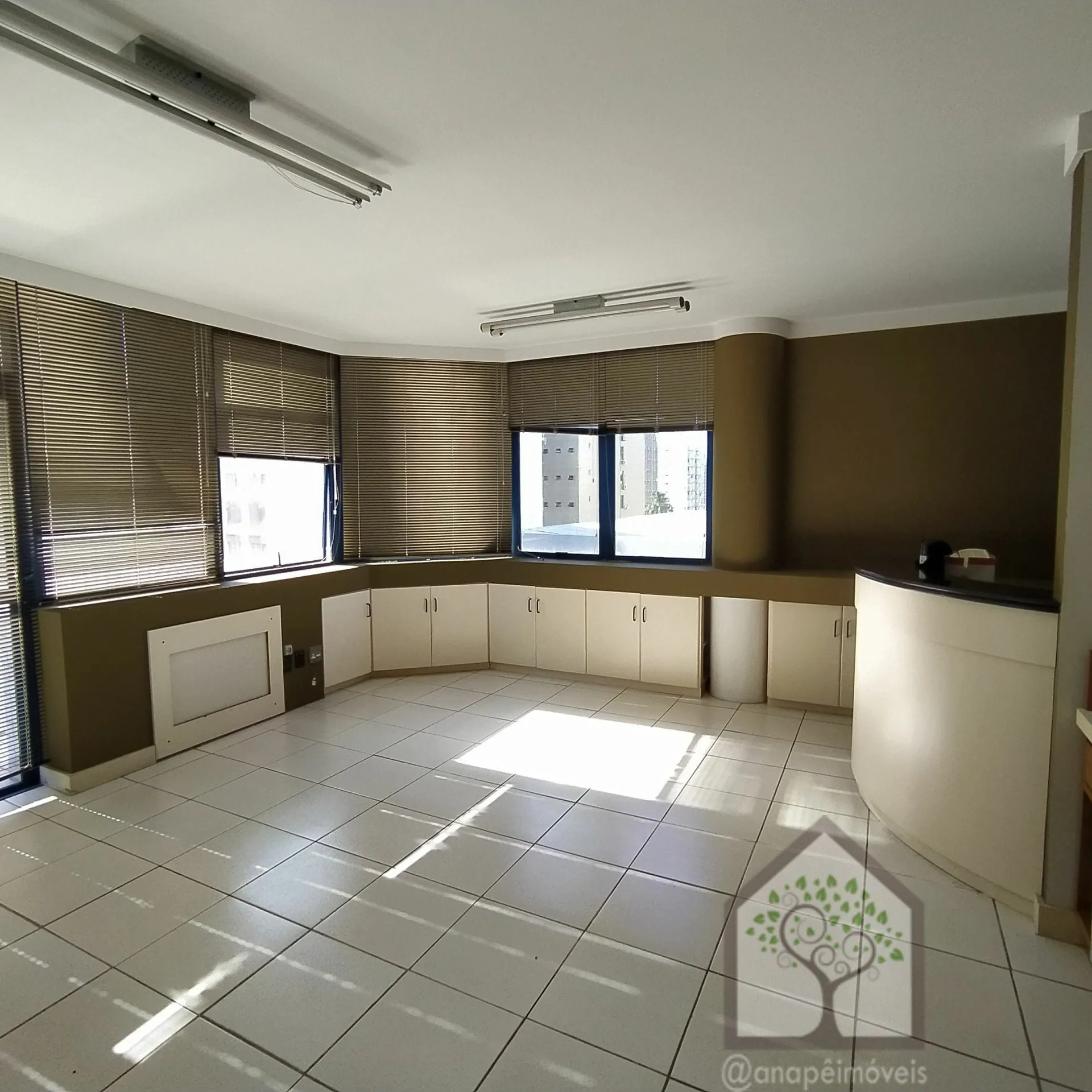 Imagem Sala comercial à venda no bairro Centro - Florianópolis/SC
