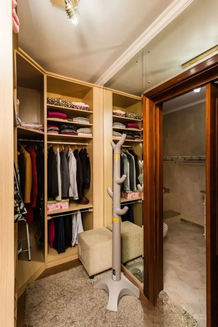 Imagem Casa com 3 dormitórios de 278m² à venda no Bairro Jardim Itú Sabará