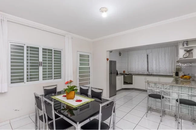 Imagem Aconchegante Sobrado em Perus: 135m², 3 quartos, 3 banheiros, 1 suíte, 2 vagas cobertas