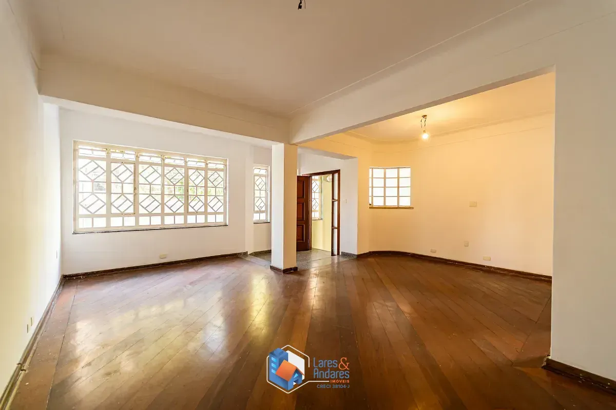 Foto do imóvel Casa para venda em Aclimação com 3 quartos, 278m² em Rua Ximbó
