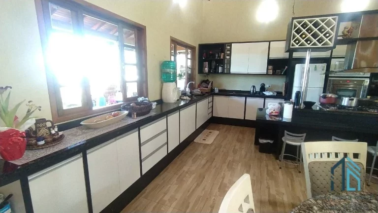 Imagem Chácara/Pousada a venda, 03 casas, 07 quartos, em ótima localização em São José dos Pinhais PR