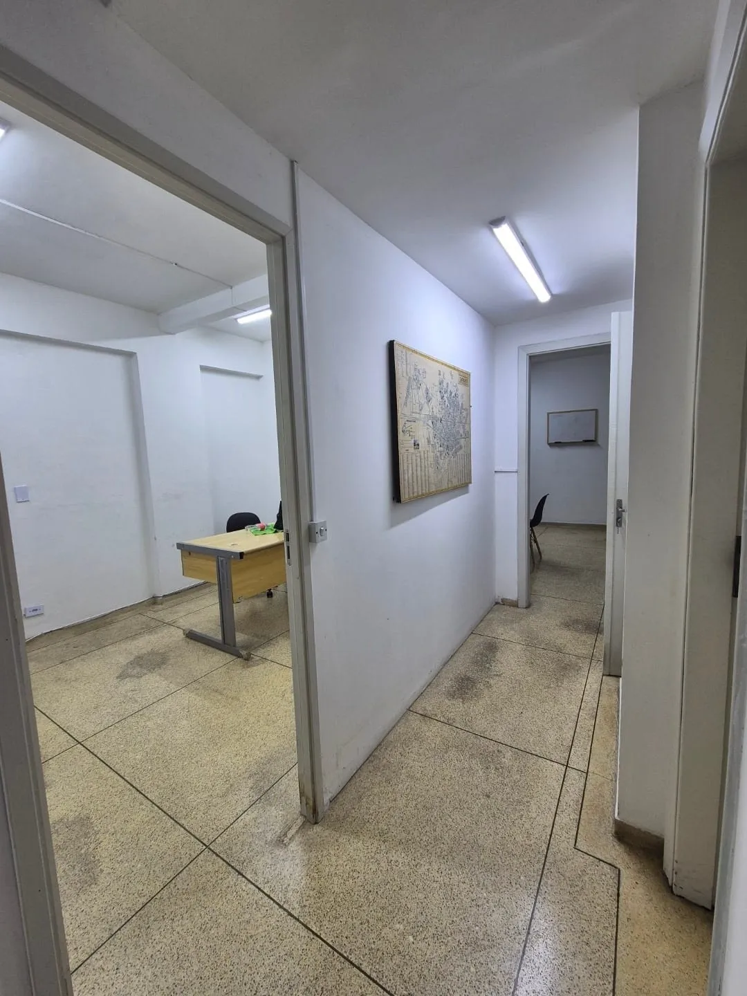 Imagem Amplo e Funcional Ponto Comercial no Térreo do Edifício Vieira Santos no Centro, Próximo a Tudo o Que Você Precisa