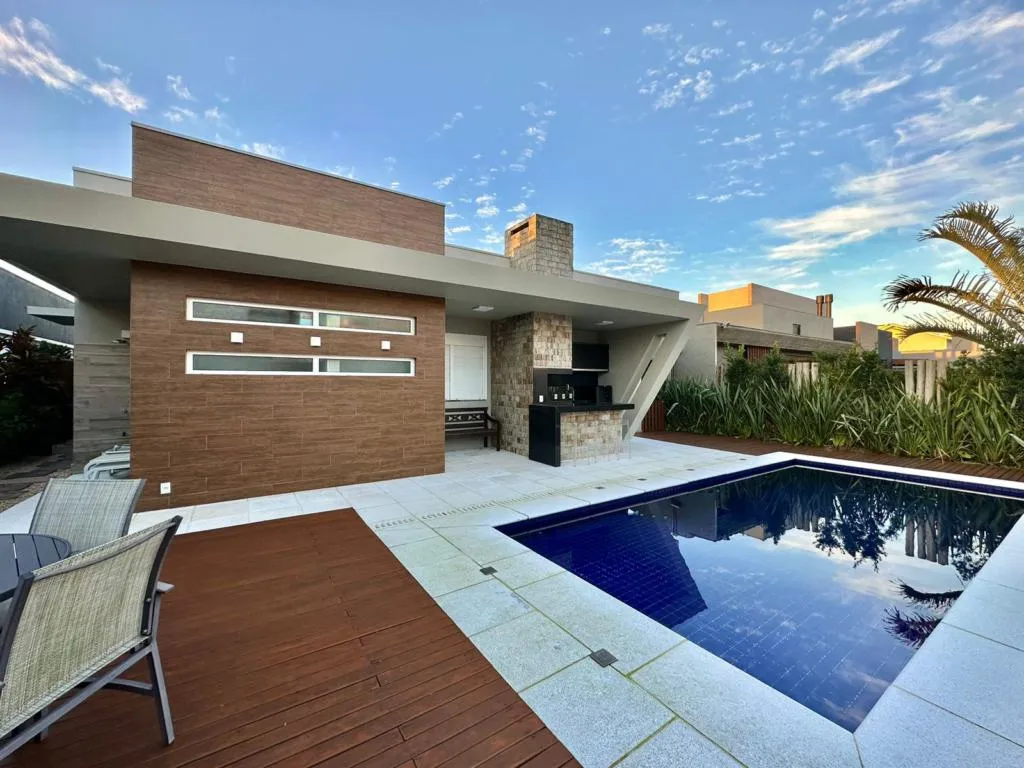 Imagem Casa em Condominio 4 Dormitórios - Bairro Centro
