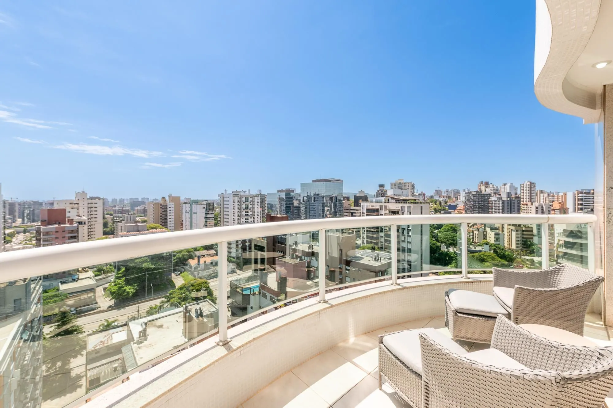 Imagem Apartamento com 204m², 3 dorm, 5 vagas no Petrópolis