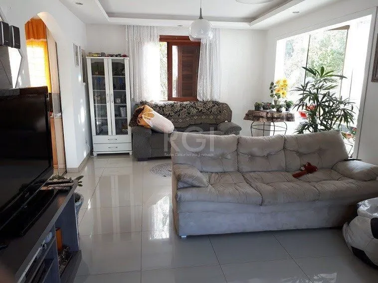 Imagem Casa com 4 dormitórios no bairro Vila Nova