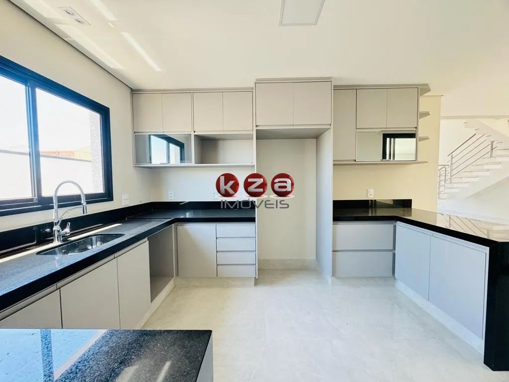 Imagem Imperdível casa em condomínio à venda em Valinhos-SP, Vila Capuava: 3 quartos, 3 suítes, 3 salas, 5 banheiros, 4 vagas de garagem, 280,00 m²!
