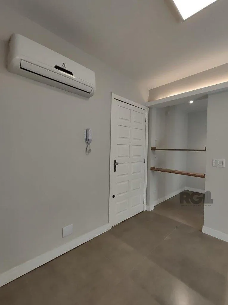 Imagem Apartamento semi mobiliado, 67m², 2 dormitórios, 1 vaga no bairro Petrópolis