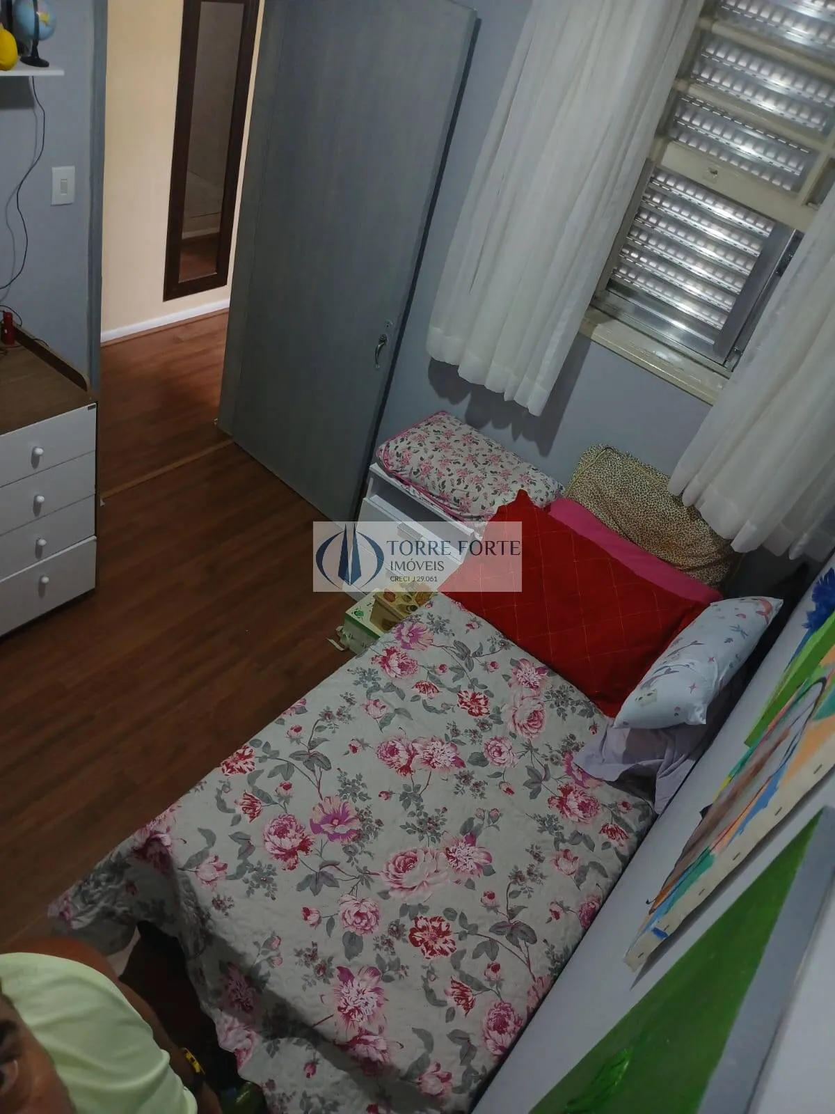 Imagem Ótimo sobrado com 140 m² 3 dormitórios 4 vagas de garagem no Jd. São Paulo