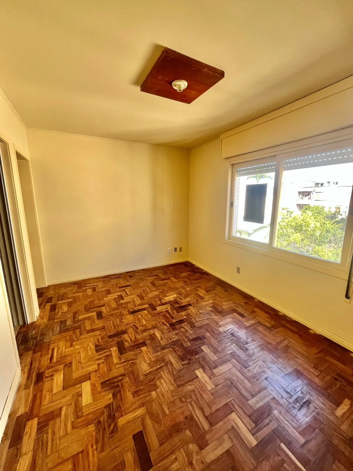 Imagem 02 dorm, 73 m², sol da tarde, com vaga, dep e banho aux, no Passo da Areia