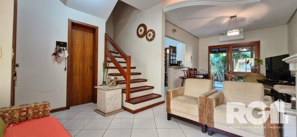 Imagem Sobrado com três dormitórios no Condoínio Residência Jardim Verde Ipanema.