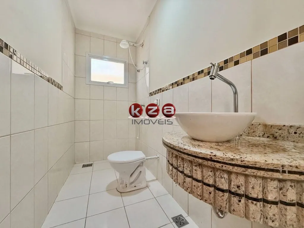 Imagem Casa em Condomínio à Venda em Valinhos-SP, Condomínio Vivenda das Cerejeiras, 3 quartos, 1 suíte, 2 salas, 4 banheiros, 4 vagas, 238m².