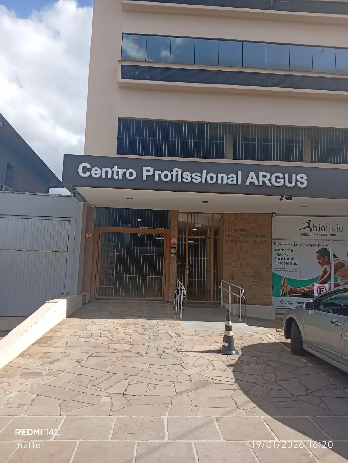 Imagem EXCELENTE SALA COMERCIAL - VENDA / LOCAÇÃO Av. Cristóvão Colombo, 2427 - Floresta | Porto Alegre/RS Junto à Av. Nova York - localização estratégica e valorizada