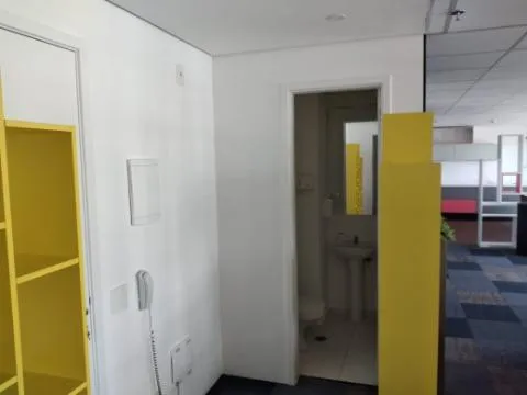 Imagem LOCAÇÃO DE SALAS COMERCIAIS MOBILIADAS NO EDIFÍCIO MARQUÊS BUSINESS CENTER, NA BARRA FUNDA/SP com 132m² e 4 vagas, sendo 100 m do metro. CONSULTE-NOS.