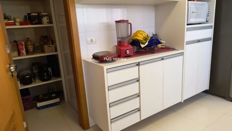 Imagem Apartamento à venda na Vila Mariana, com 4 suítes, 3 salas, 6 banheiros, 4 vagas.