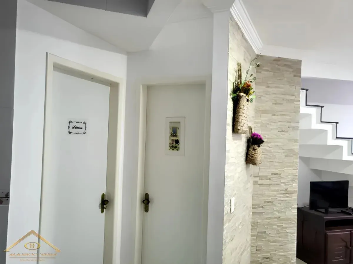 Imagem Casa em Condomínio para Venda em Cabo Frio / RJ no bairro Peró