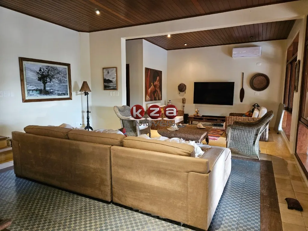 Imagem Casa de luxo em condomínio à venda em Guarujá-SP, Praia de Taguaiba: 6 quartos, 6 suítes, 3 salas, 8 banheiros, 4 vagas, 300m².