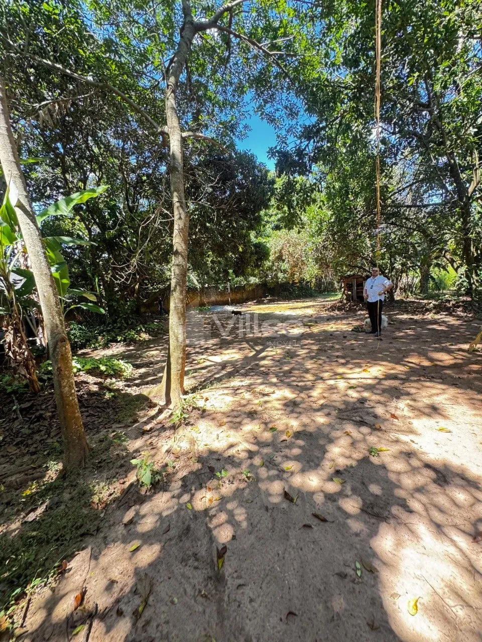 Imagem A área total disponível é de aproximadamente 4.000 m², com possibilidade de desmembramento em lo...