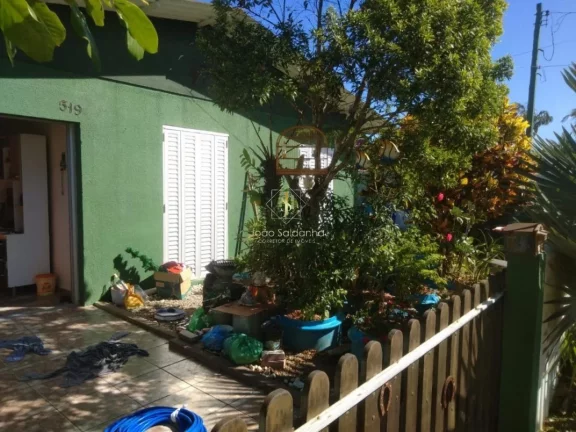 Casa para Venda em Guaratuba, rua asfaltada, próximo ao mar. em Rua Maria Elisa Costa Marin