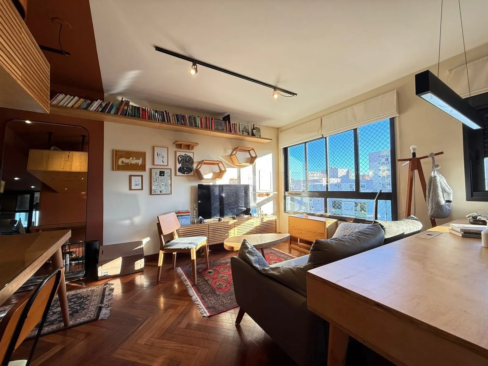 Imagem Apartamento com 2 dormitórios, suíte e churrasqueira.