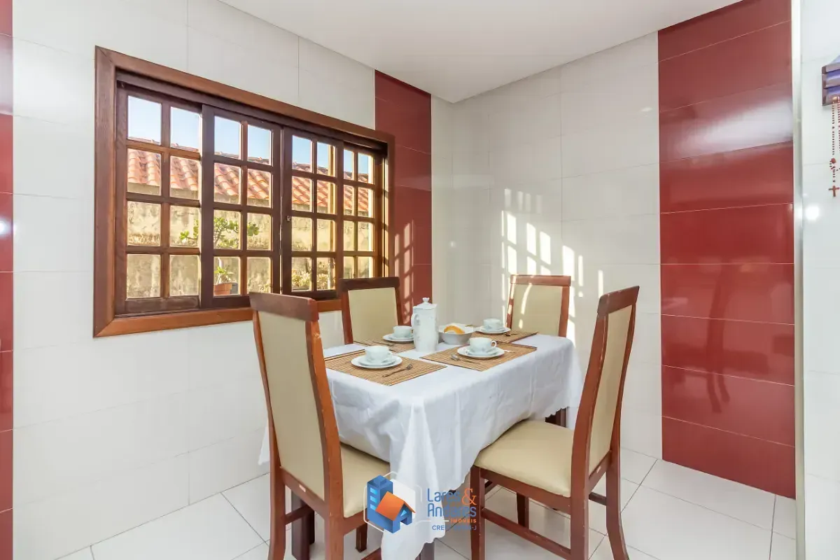 Imagem Sobrado para venda em Jardim Regina com 3 quartos, sendo 1 suíte, 224m²