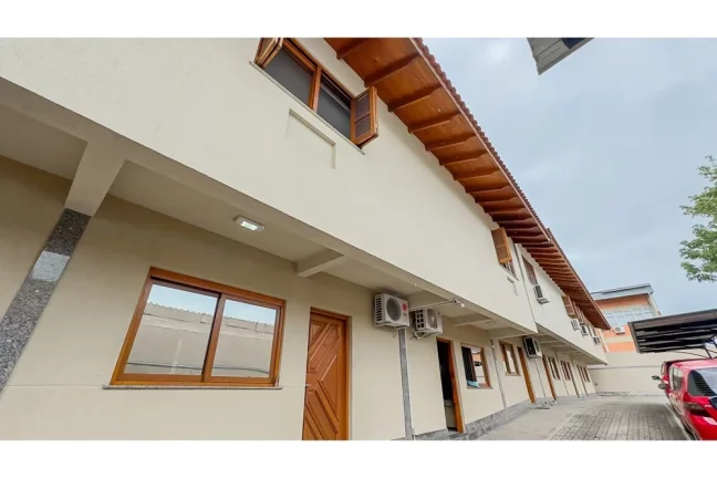 Imagem Casa em Condomínio para venda no bairro Partenon em Porto Alegre