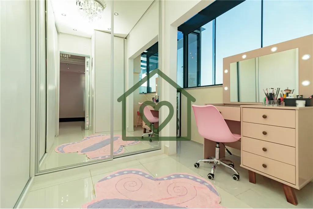 Imagem Apresentamos um excelente duplex residencial à venda em Santa Tereza, Porto Alegre, localizado na v...