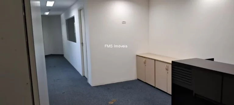 Imagem Conjunto Comercial para Locação no Brooklin: 1 Sala, 5 Vagas de Garagem e 254m² em São Paulo-SP!