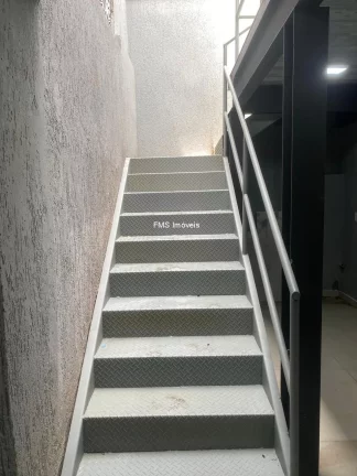 Imagem Casa Comercial de Alto Padrão para Locação na Vila Mariana, São Paulo-SP: 3 Salas, 4 Banheiros e 118 m² de Área.