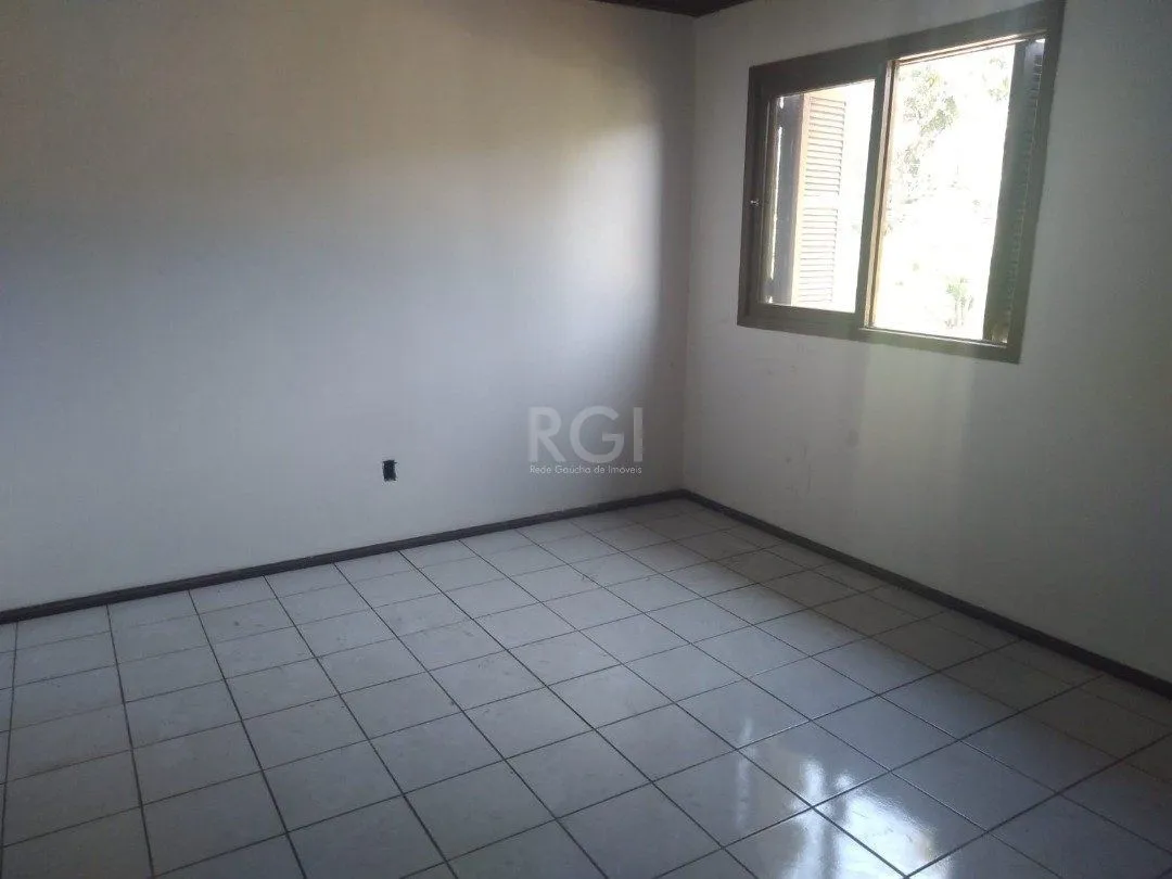 Imagem Casa para Venda com 2 dormitórios e 3 vagas no bairro Belém Novo