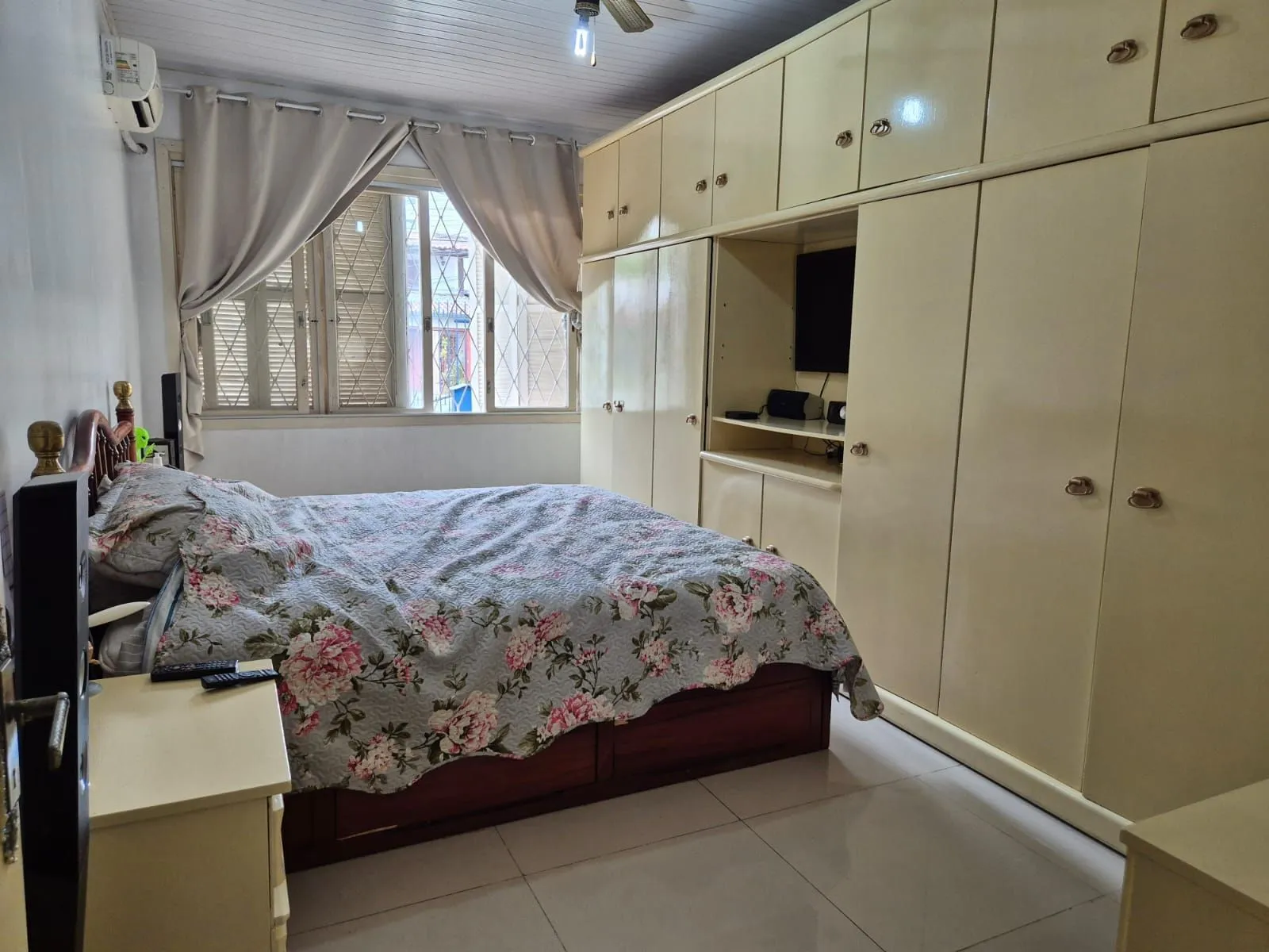 Imagem Casa térrea com pátio aos fundos