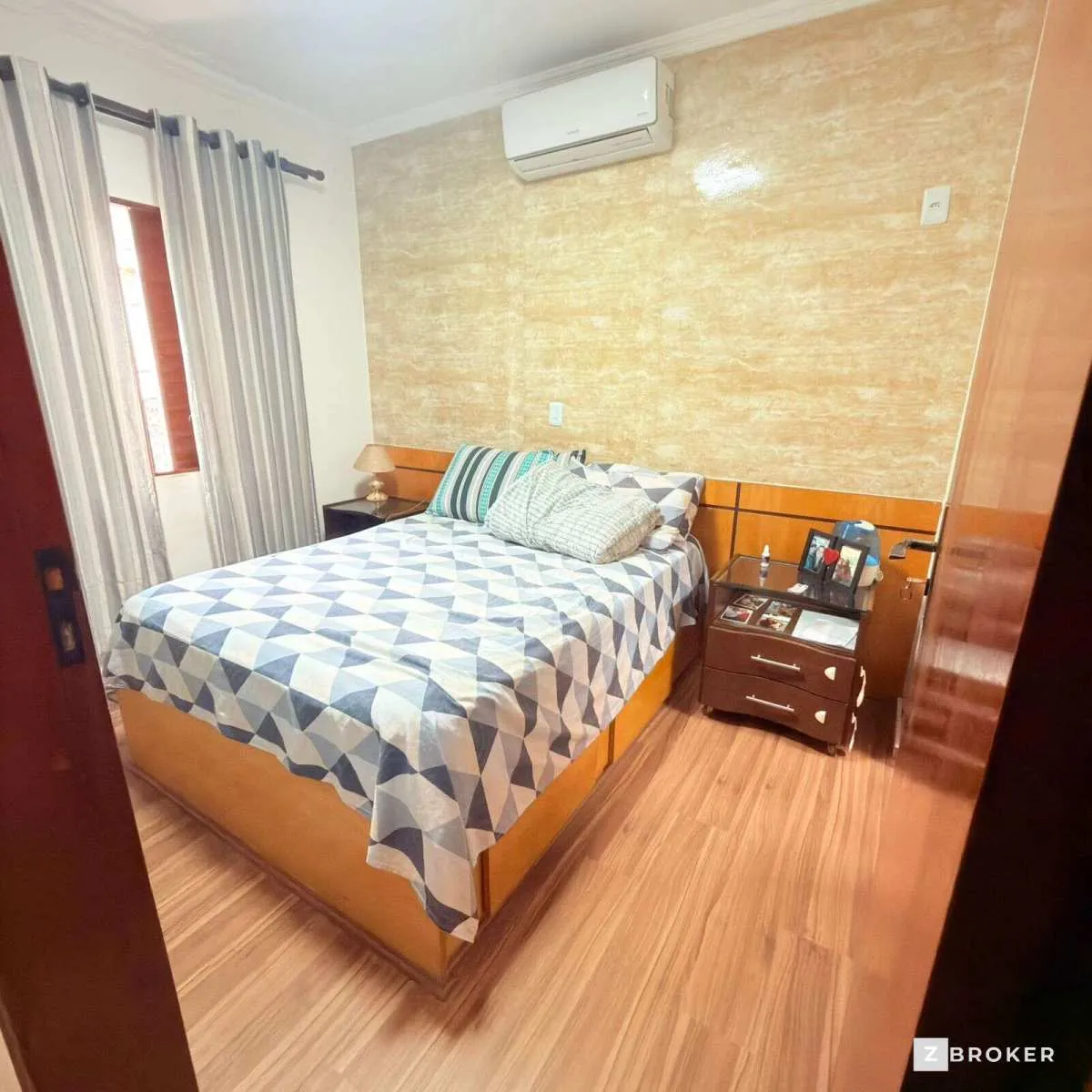 Imagem Casa à venda em São Paulo, Vila Palmeiras, com 4 quartos, 243m2